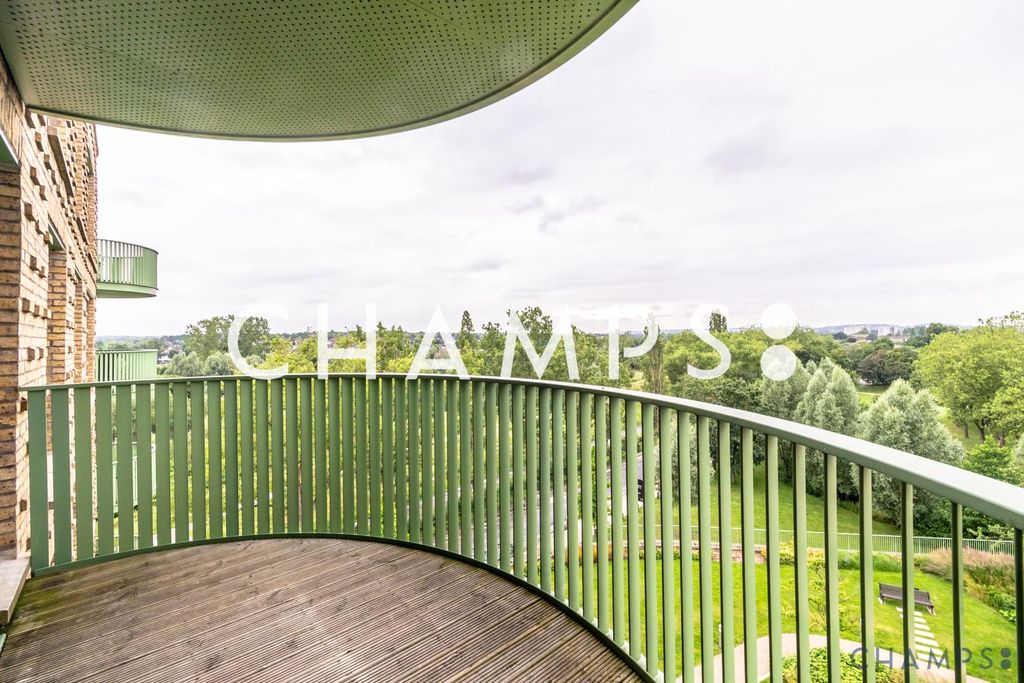 Property photo 1 of 27 Stylish Manhattan Studio Apartment With Balcony & Concierge | Kidbrooke Village, Se3