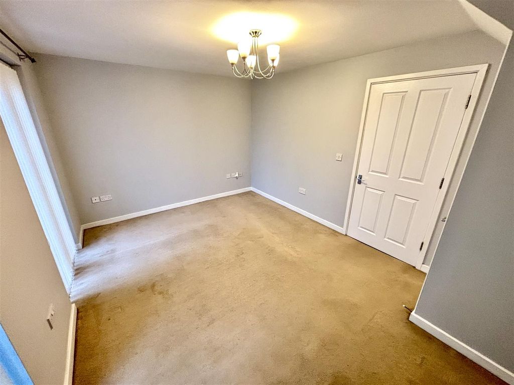 Property photo 3 of 13 Living Room