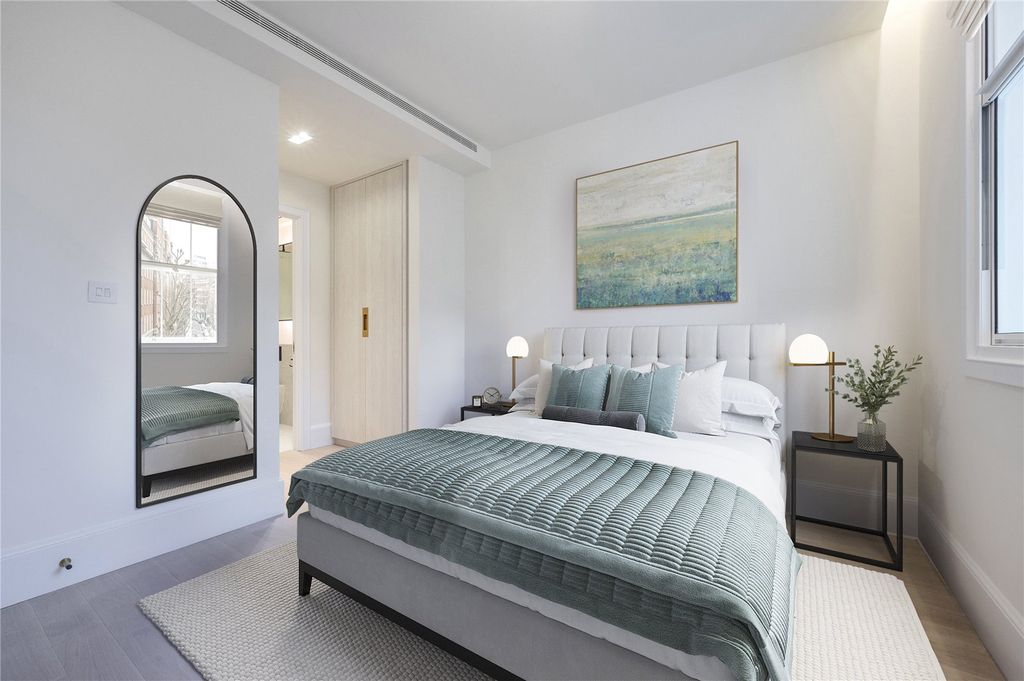 Property photo 3 of 7 Bedroom