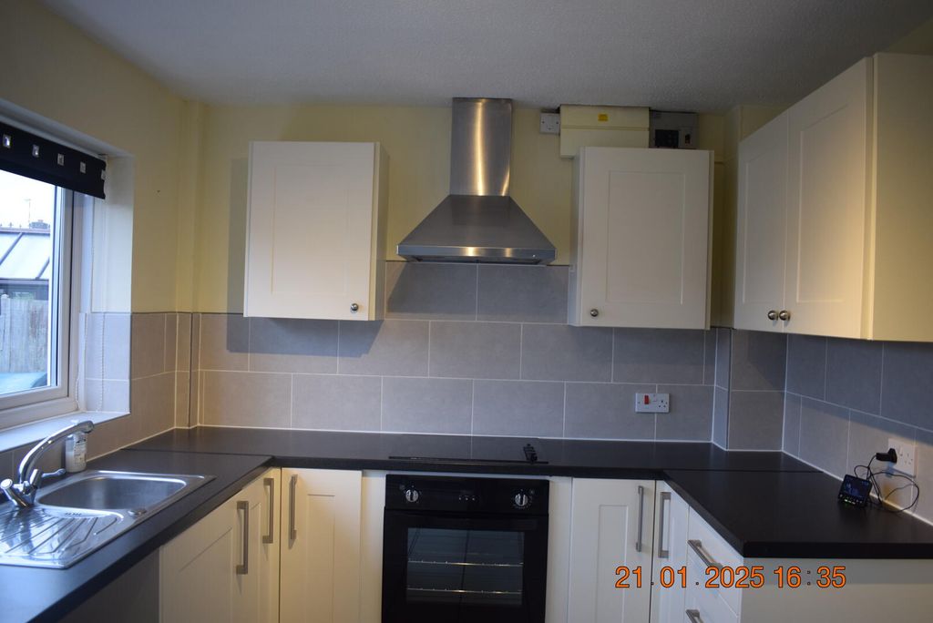 Property photo 2 of 18 Kitchen