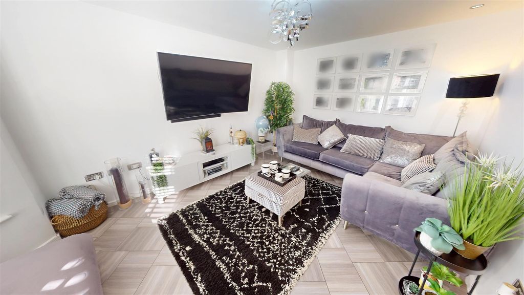 Property photo 2 of 30 Cherwell Avenue Living Room