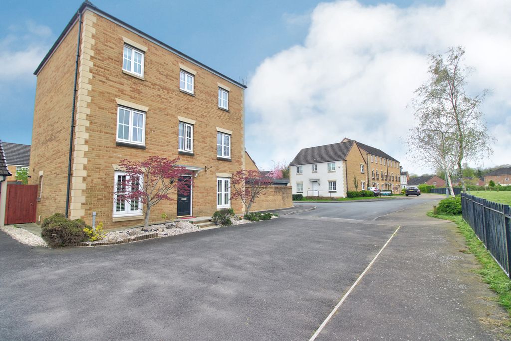 Property photo 1 of 36 Ca1Dfff4-E81C-43Bd-B5A9-4F1Fed32900E