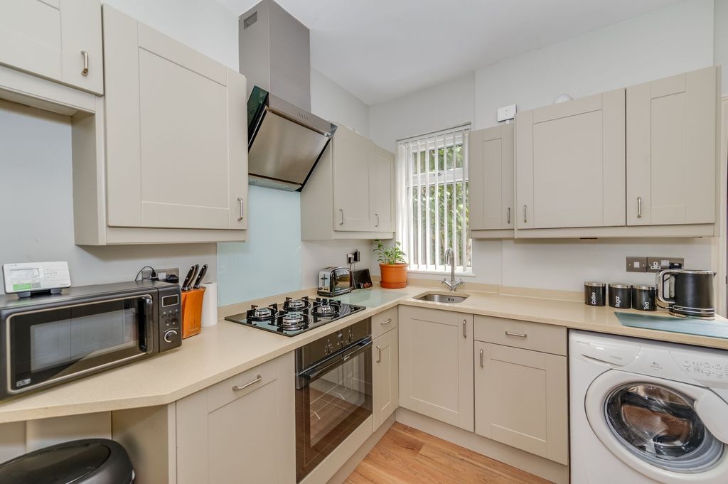 Property photo 2 of 23