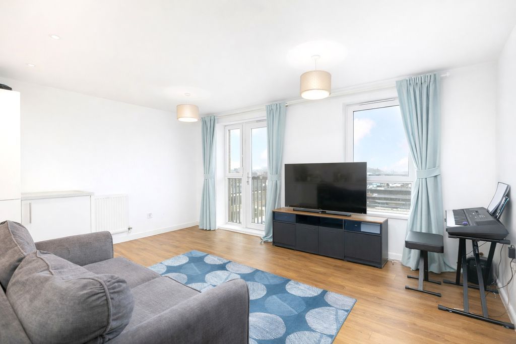 Property photo 3 of 11 Kitchen/Reception/Dining Room