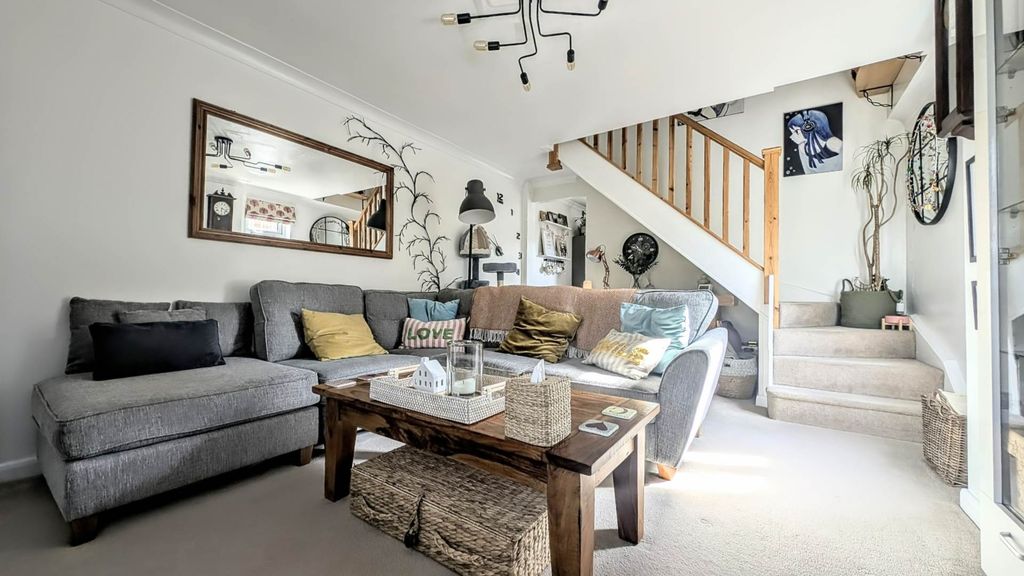 Property photo 2 of 11