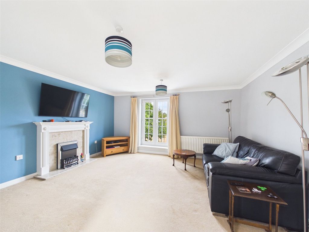 Property photo 3 of 11 Picture No. 12