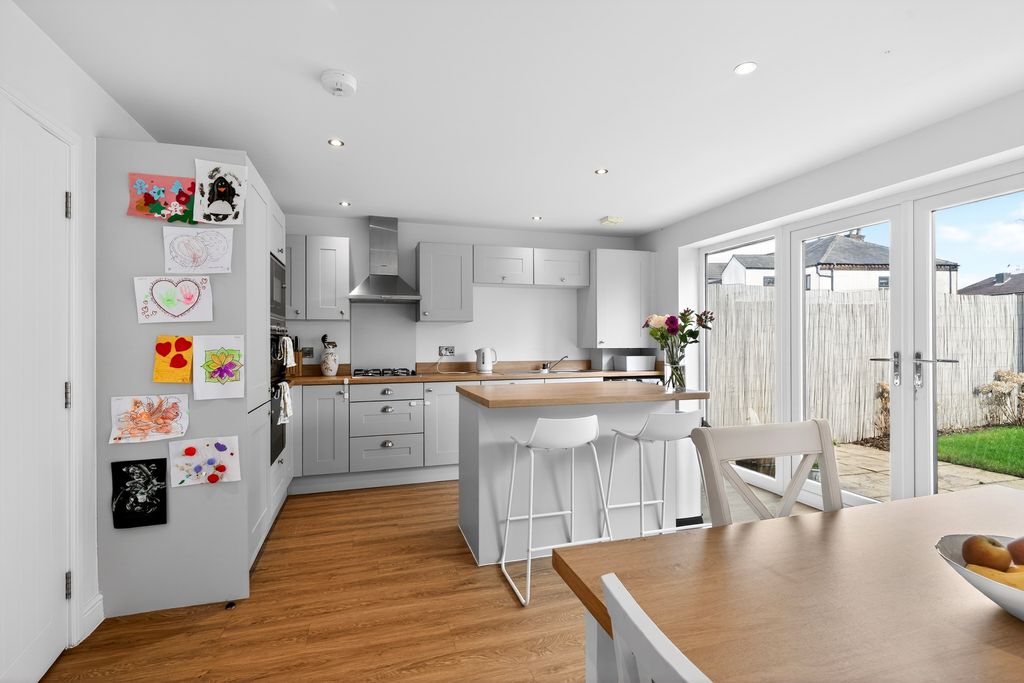 Property photo 2 of 17 Kitchen