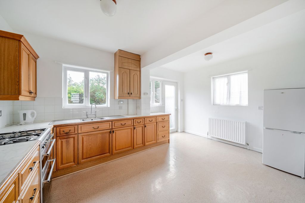 Property photo 3 of 15 1388049-8-6932B10...