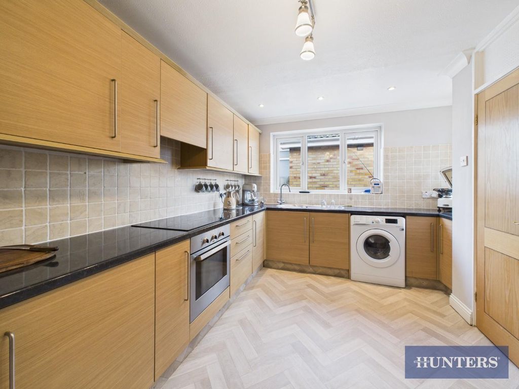 Property photo 2 of 12 Kitchen