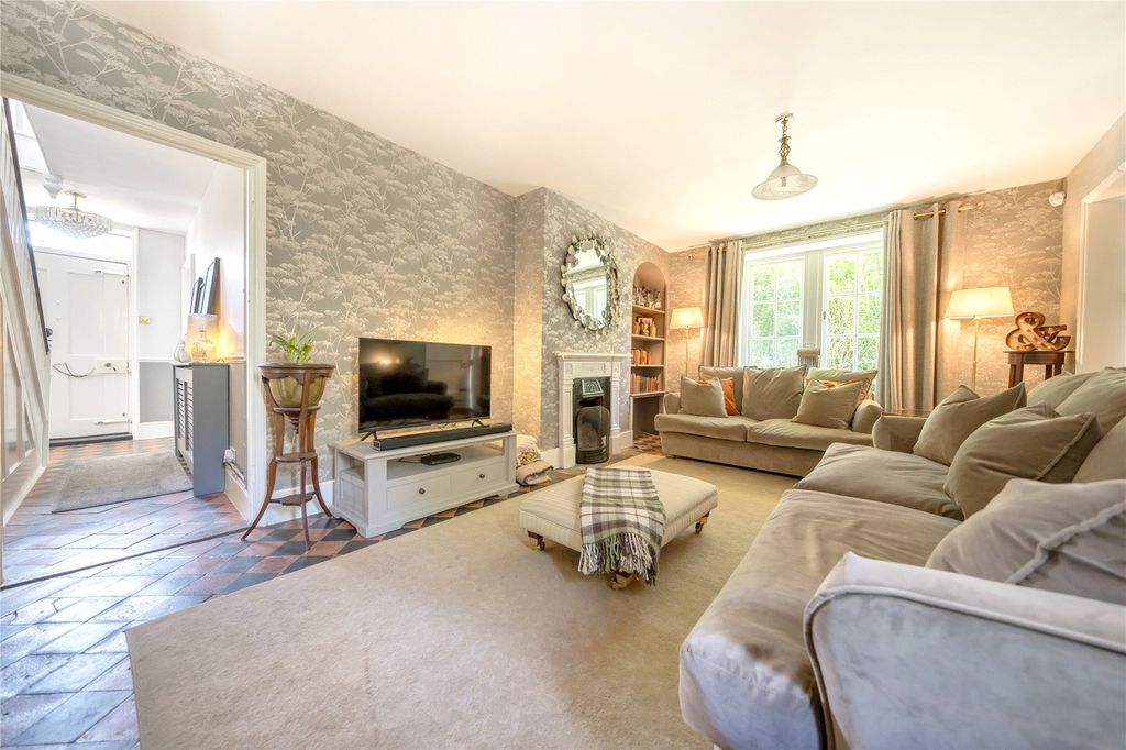 Property photo 2 of 22 Sitting Room
