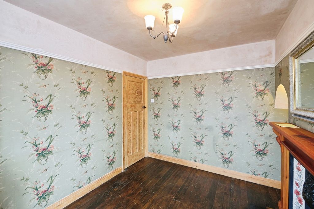 Property photo 3 of 17 Photo