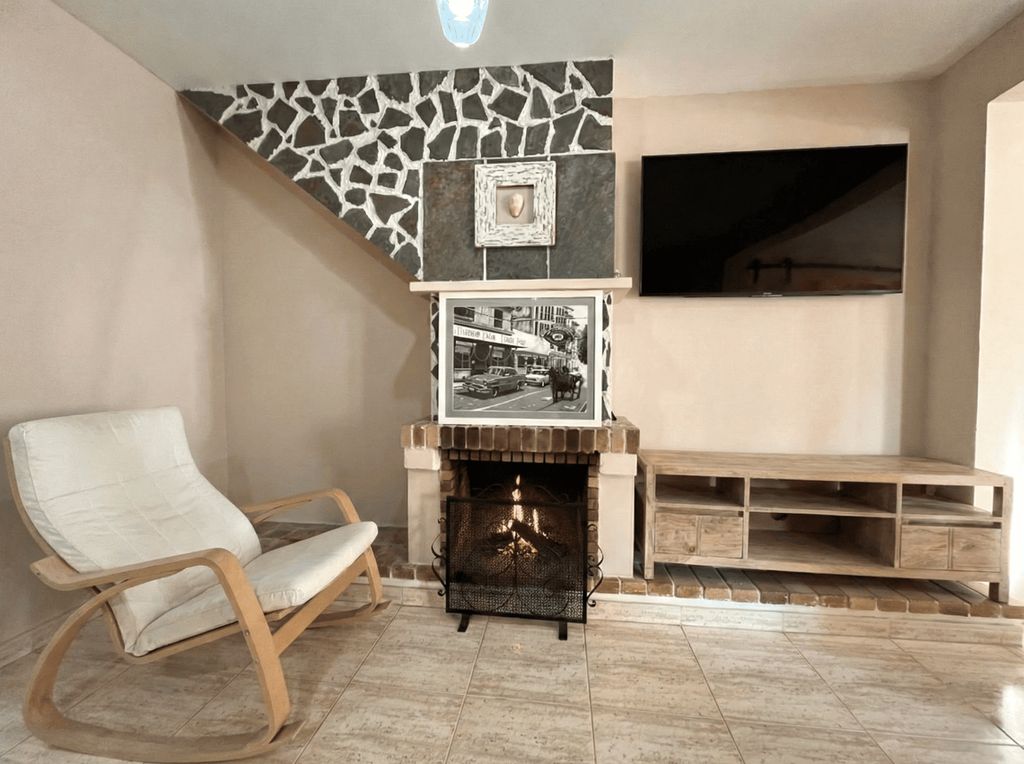 Property photo 3 of 27 3.Jpg