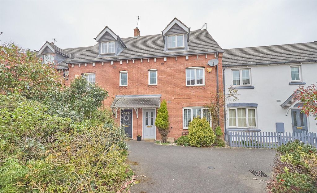 Property photo 1 of 17 Applebees Walk 16.Jpg