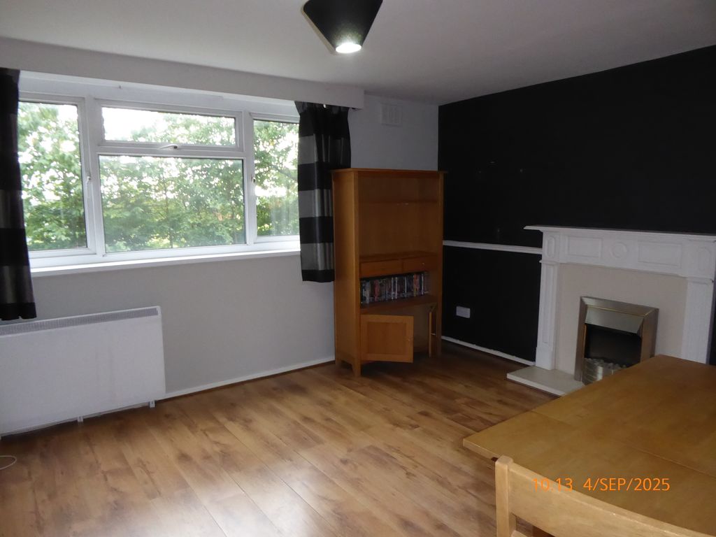 Property photo 3 of 10 Living Area