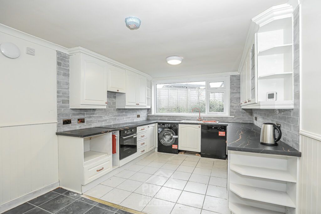 Property photo 2 of 28
