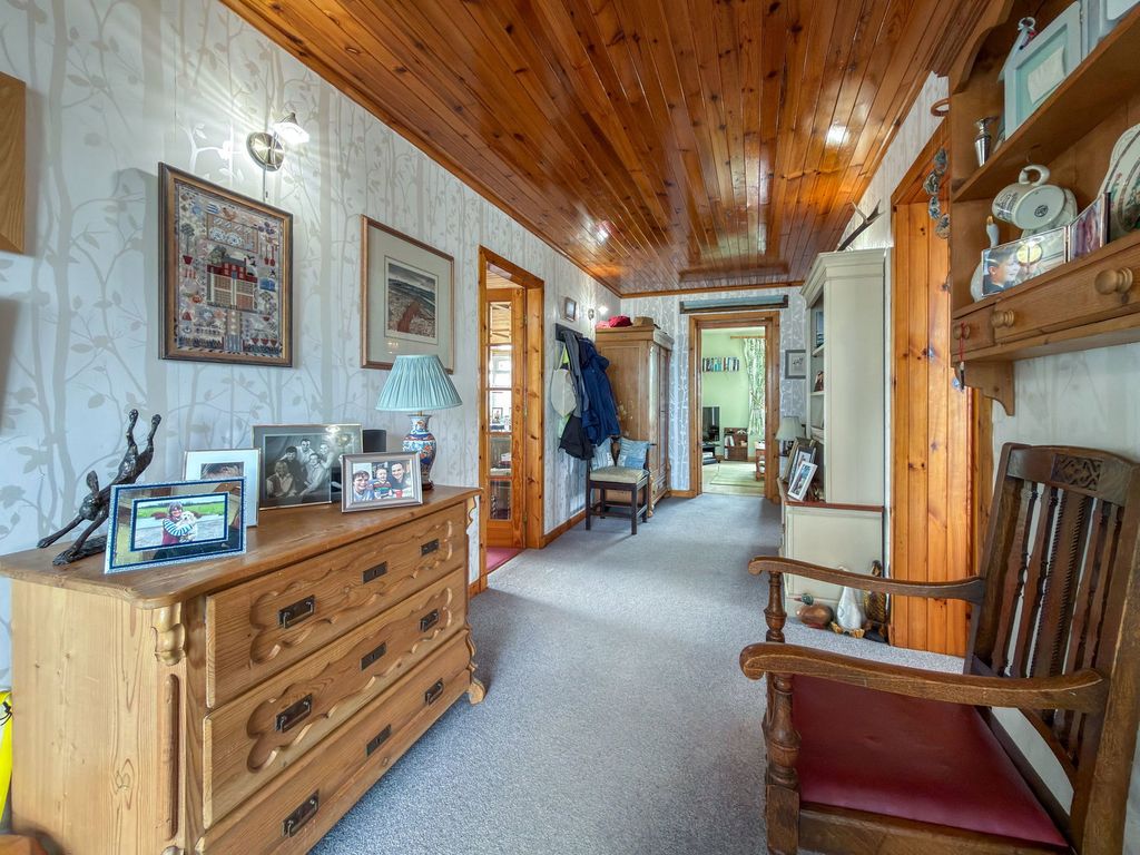 Property photo 3 of 45