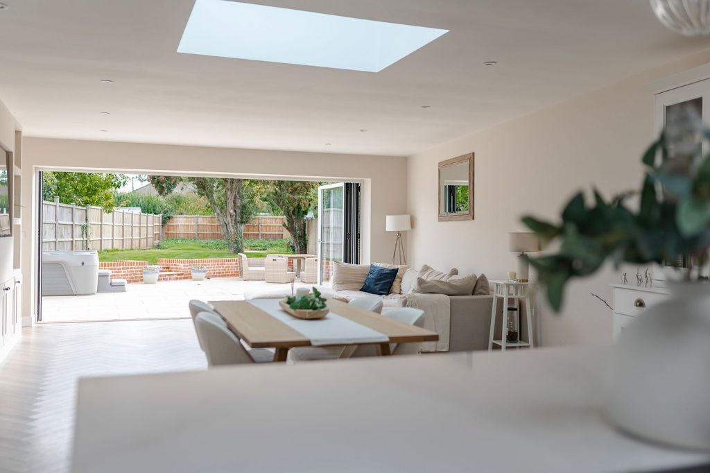 Property photo 2 of 25