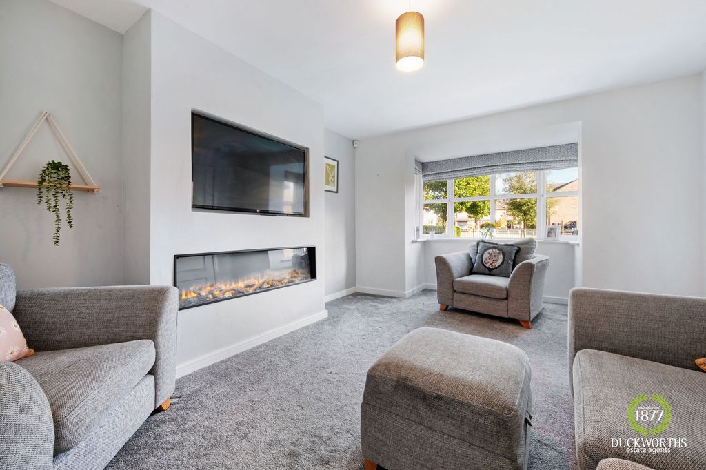 Property photo 2 of 33