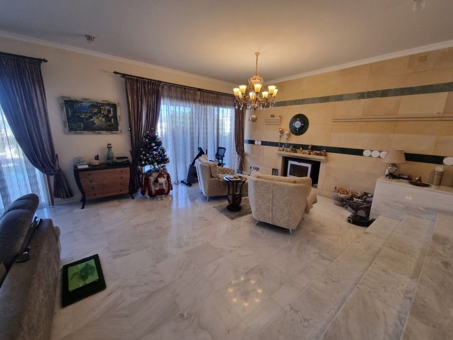 Property photo 2 of 50