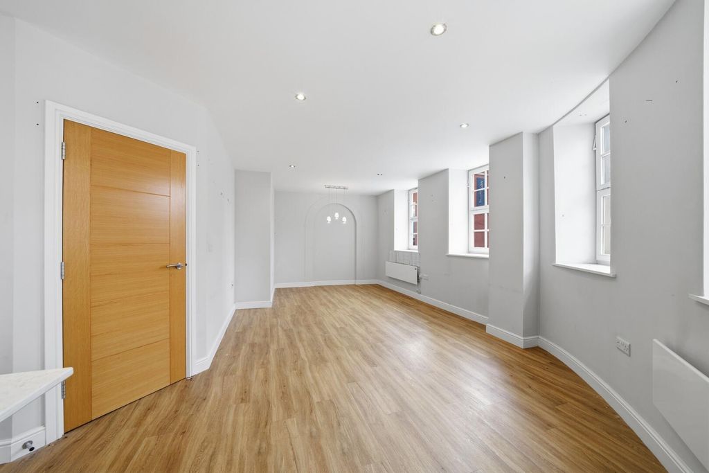 Property photo 2 of 11 Living Room