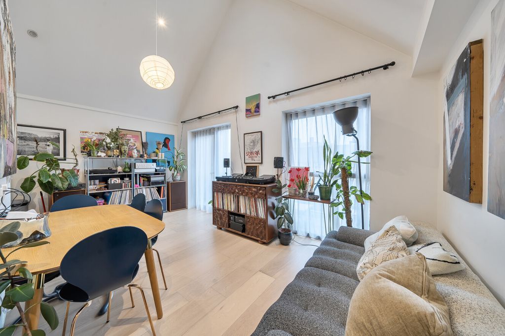 Property photo 1 of 20 1421716-16-69Aaf1...