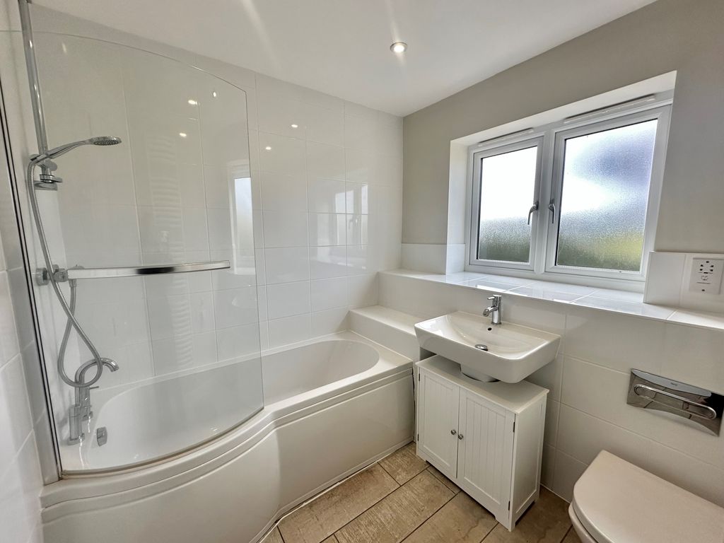 Property photo 3 of 10 Front