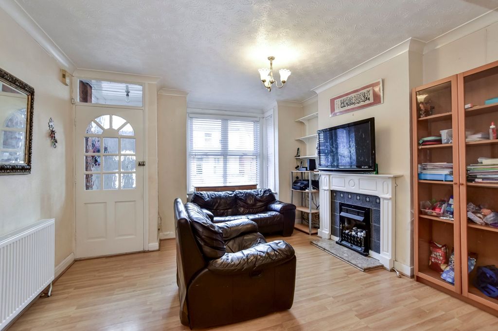 Property photo 2 of 21
