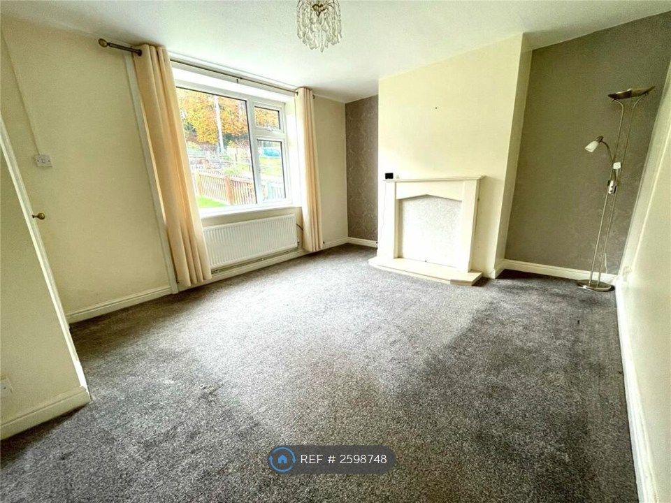 Property photo 3 of 16 Living Room