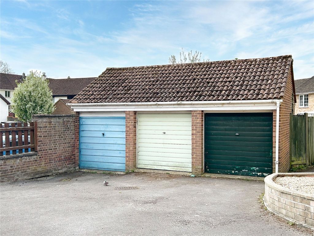 Property photo 2 of 15 Picture No. 21