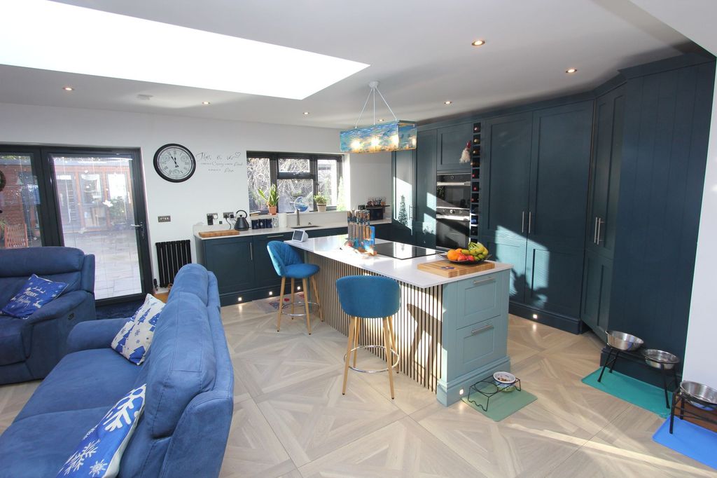 Property photo 3 of 38