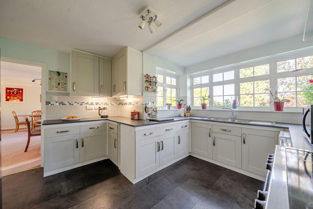 Property photo 2 of 24 1452748-12-69F31d...