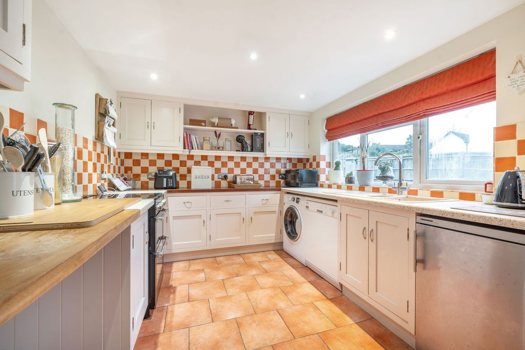 Property photo 2 of 14 Kitchen