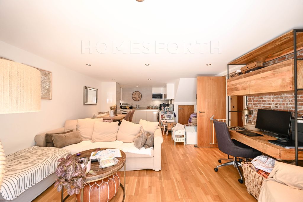 Property photo 1 of 9 Photo 7