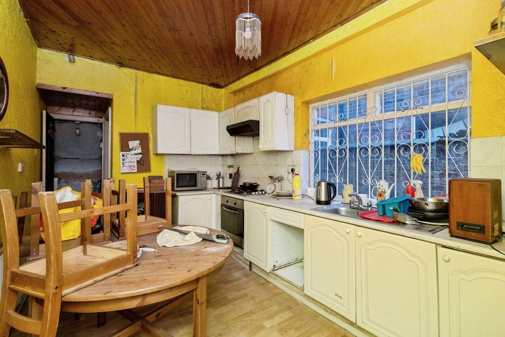 Property photo 3 of 19 Pbox-Img.Jpg