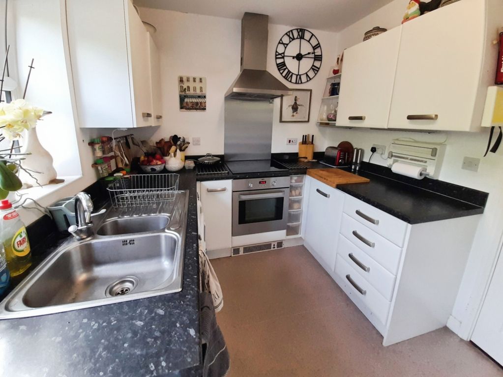 Property photo 3 of 10 Pbox-Kitchen-313811.Jpg
