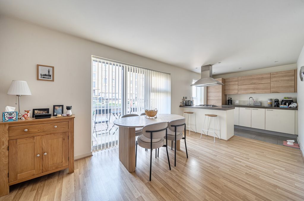 Property photo 3 of 13 1429731-11-69Bbfd...