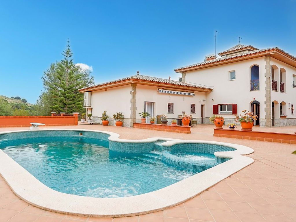 Property photo 2 of 33