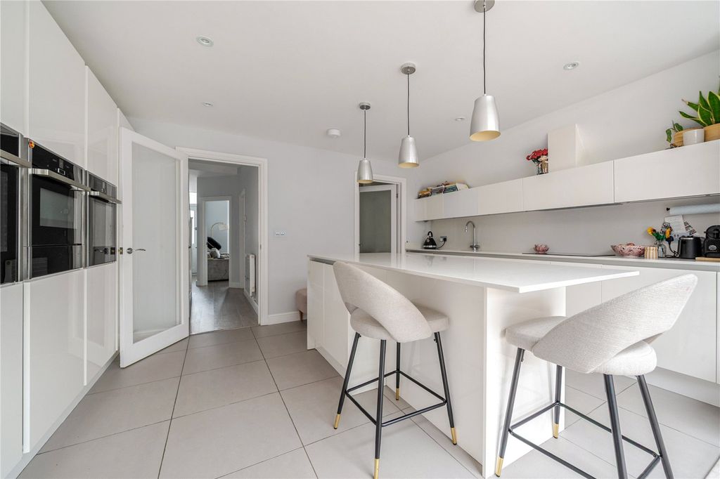 Property photo 3 of 17 Picture No. 10