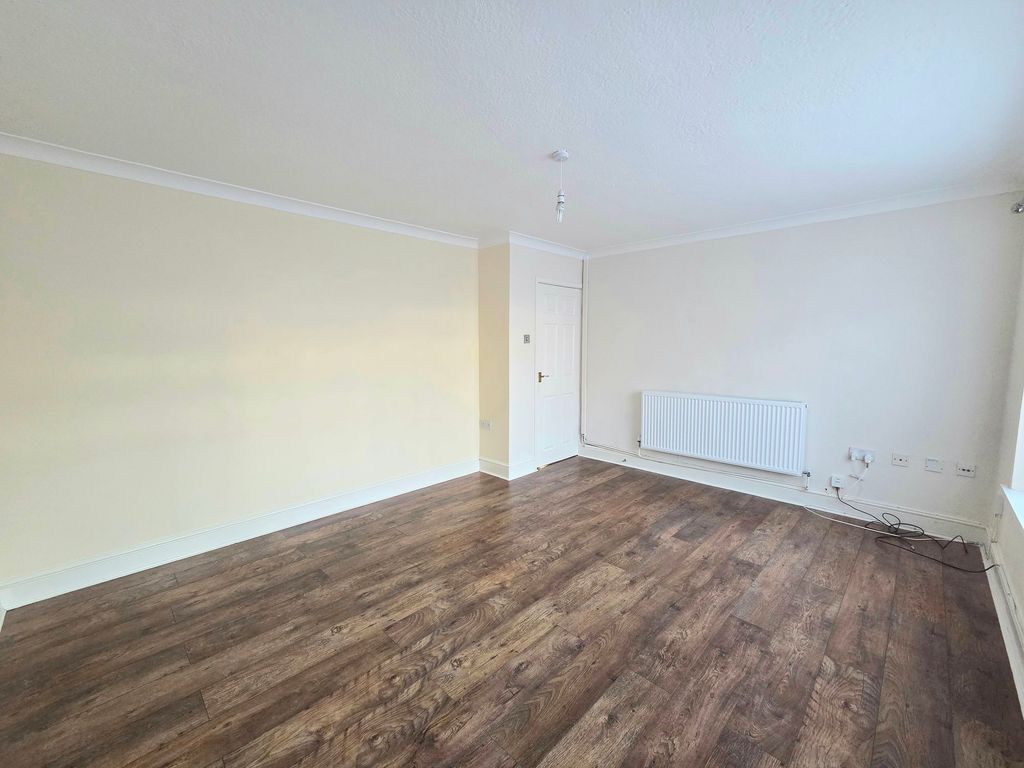 Property photo 2 of 8 Lounge