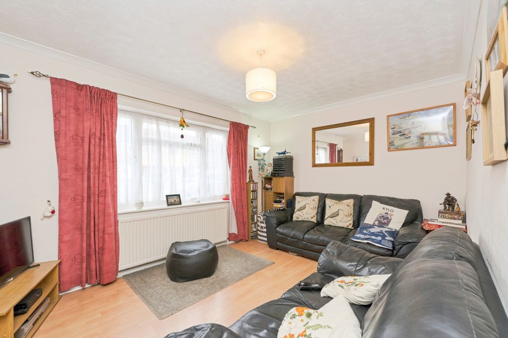 Property photo 2 of 20 1818169-01