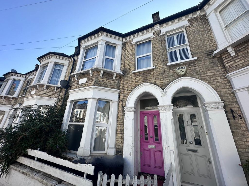 Property photo 1 of 3 Four Bedroom Terraced House In Sw11