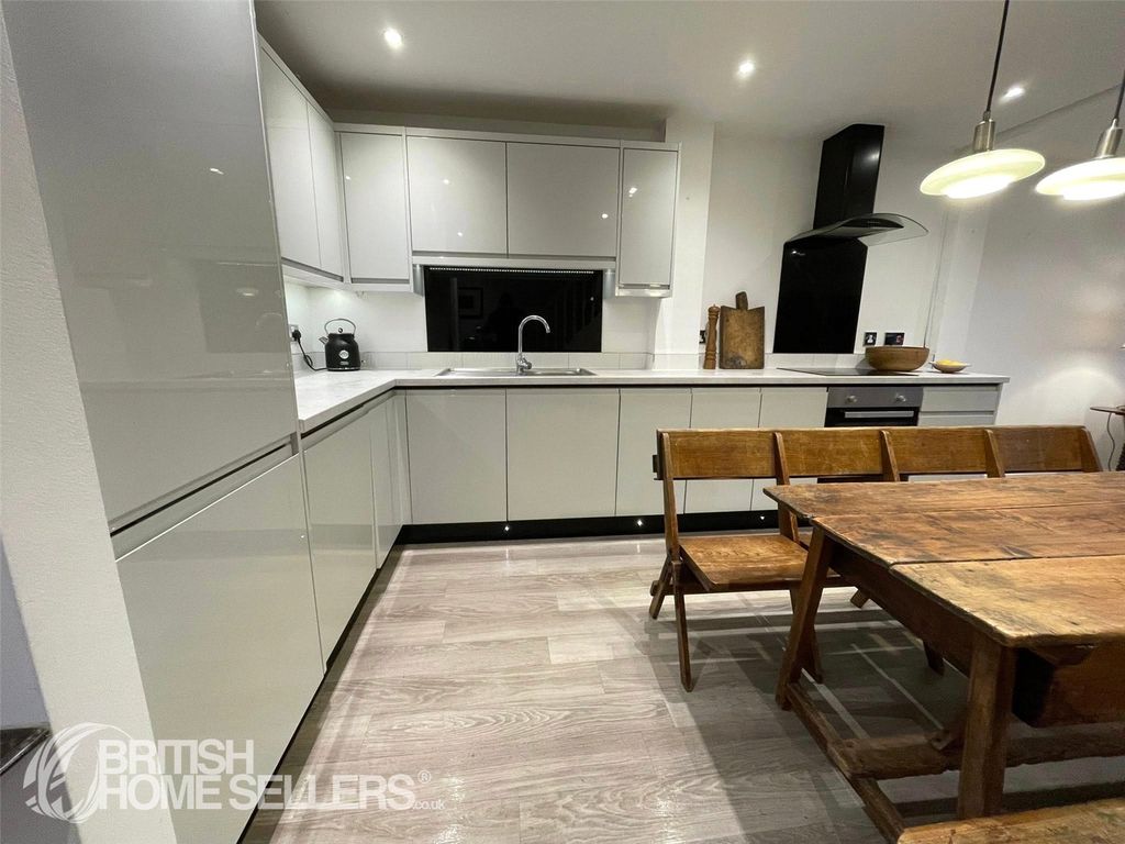 Property photo 3 of 21 Picture No. 19