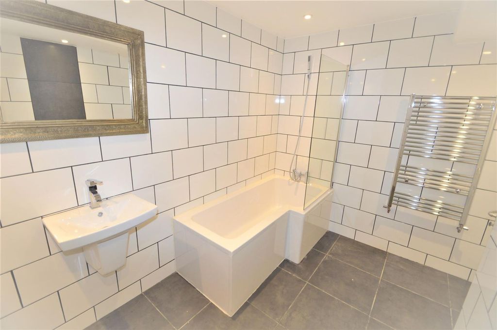 Property photo 2 of 3 Bathroom