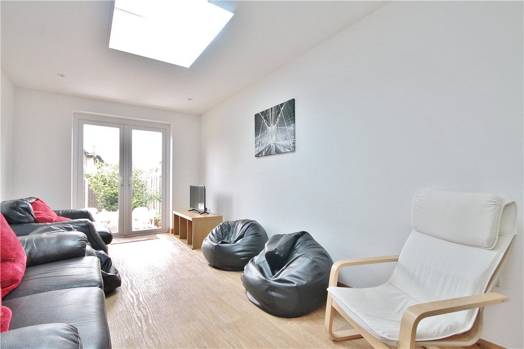 Property photo 3 of 9 Reception