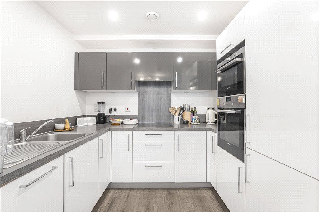 Property photo 3 of 16 Kitchen