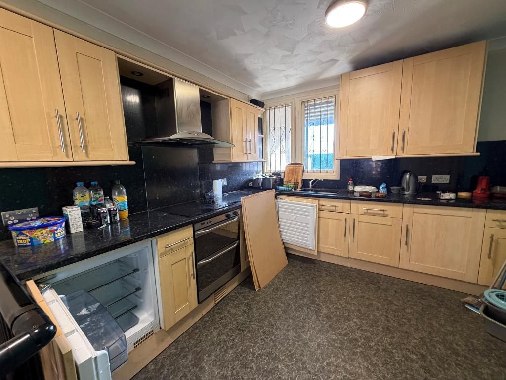 Property photo 2 of 13 Ff Kitchen