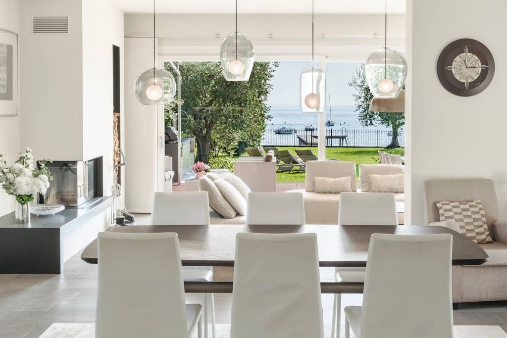 Property photo 1 of 32