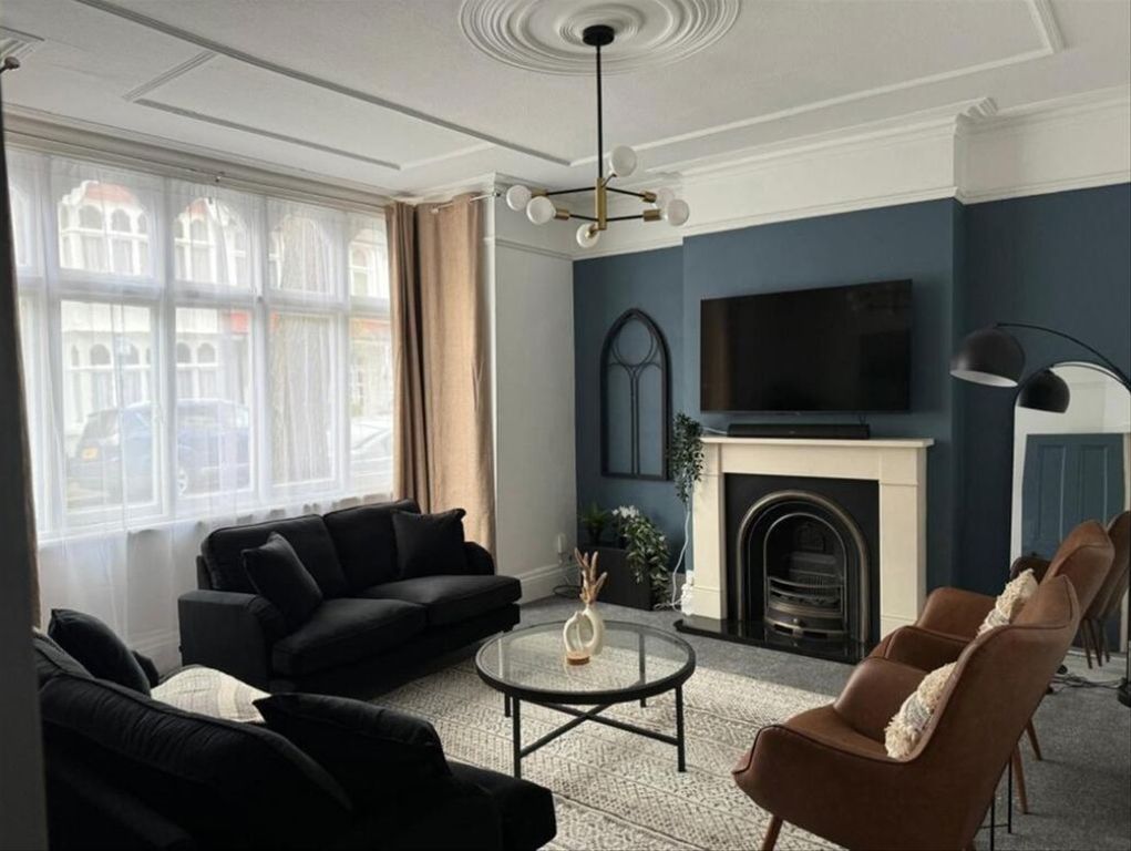 Property photo 2 of 7