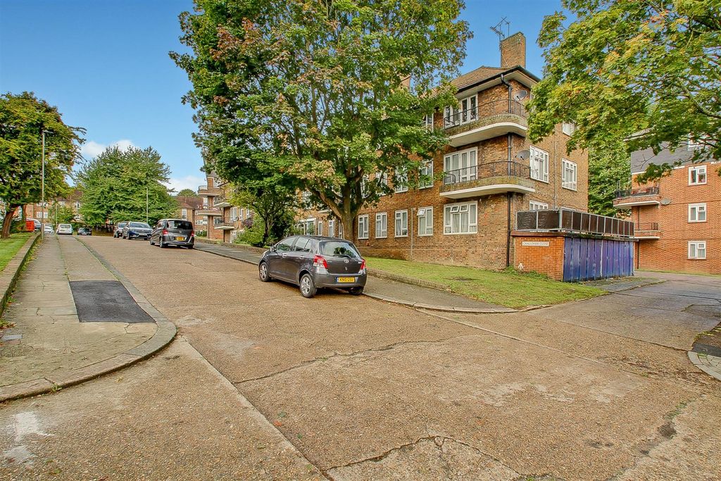 Property photo 1 of 6