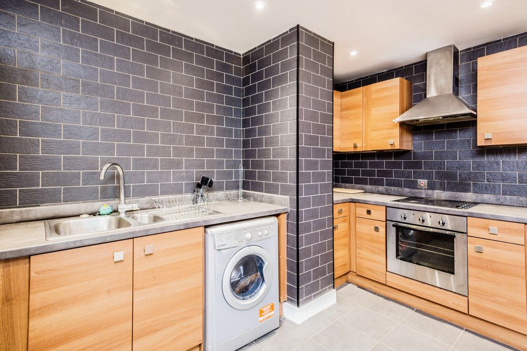 Property photo 2 of 9 Kitchen